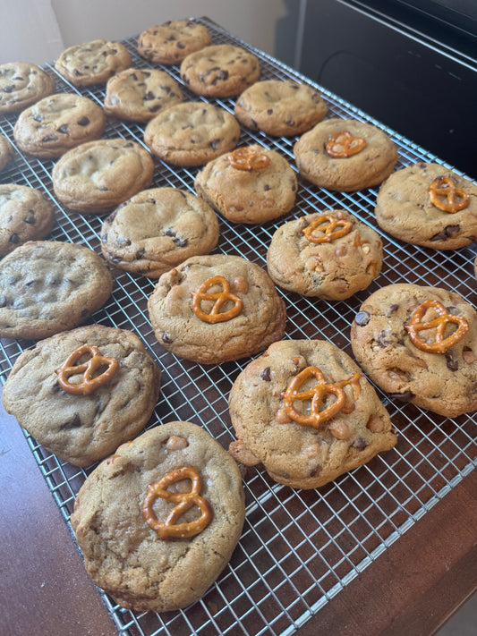 Chocolate chip Carmel pretzel cookie